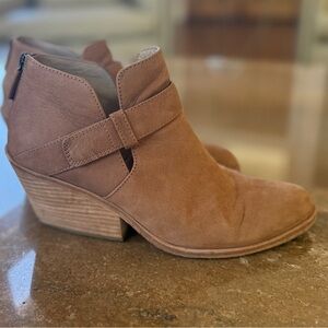 EIleen Fisher Tan Booties